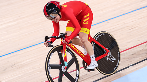 乒乓球台上的风景